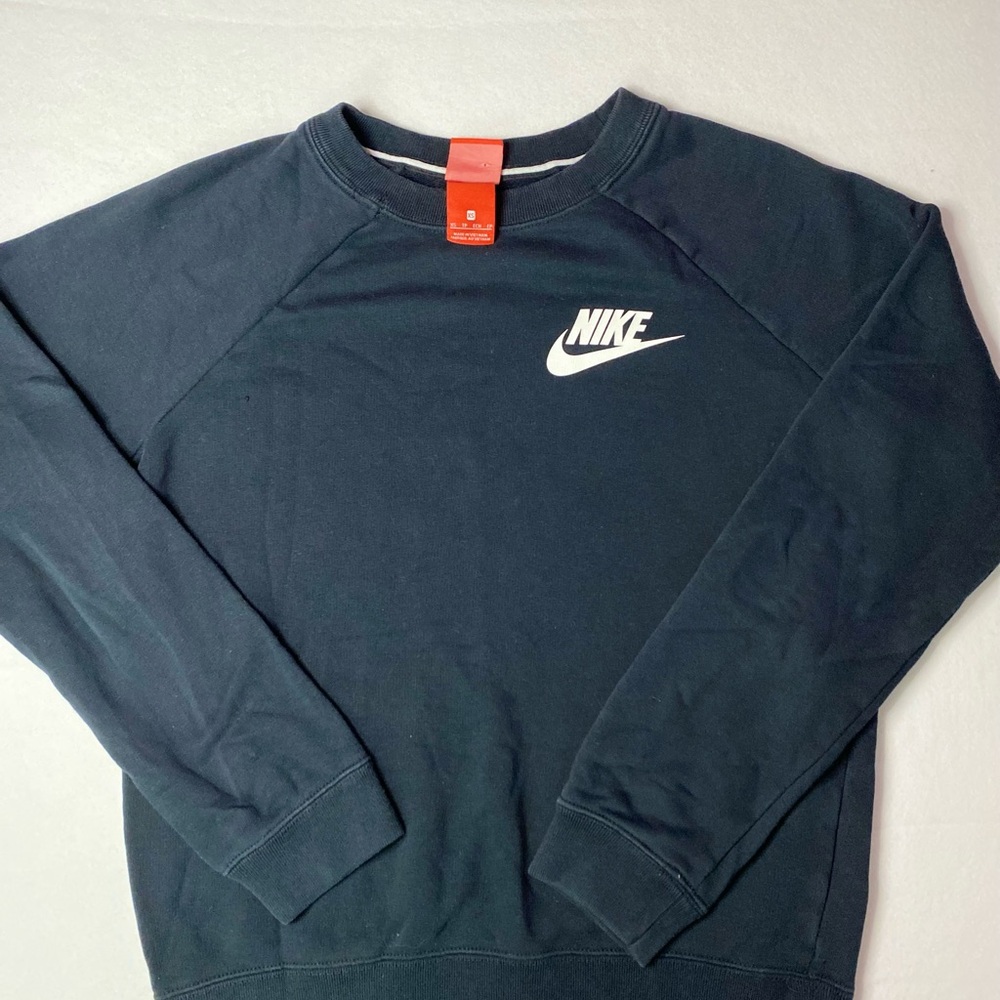 Nike Black Crewneck Sweatshirt Classic Athletic Style - Picture 1 of 10